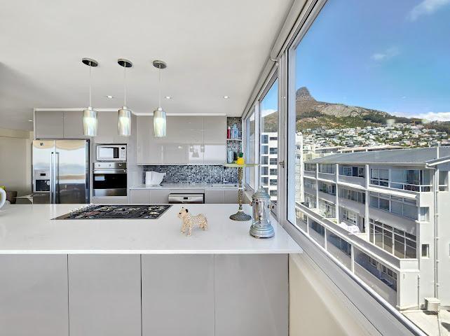 2 Bedroom Property for Sale in Sea Point Western Cape